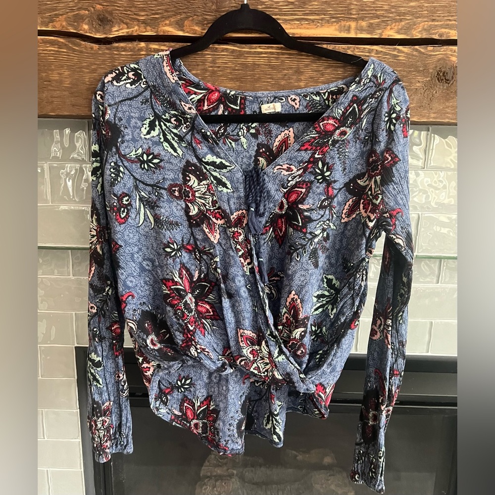 Women’s Hollister Paisley Mock Wrap Crop Shirt Small EUC